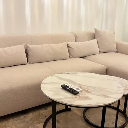 Lucrezia Luxury - In The Heart Of Center *