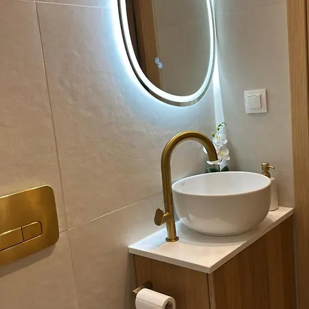Lucrezia Luxury - In The Heart Of Center
