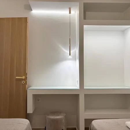 Lucrezia Luxury - In The Heart Of Center